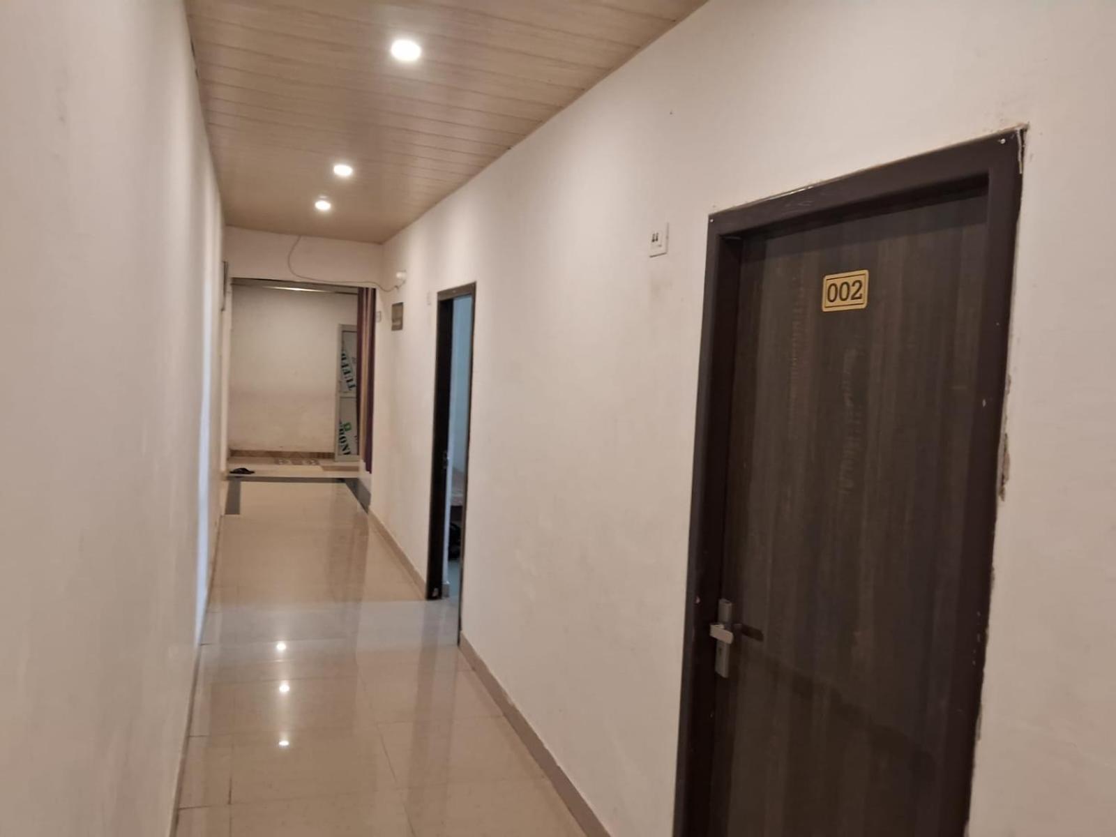 Rk Lawns Hotel Gonda Buitenkant foto